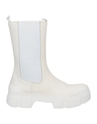 Vic Matie Ankle Boots In White