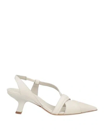 Vic Matie Vic Matiē Woman Pumps Beige Size 8 Leather