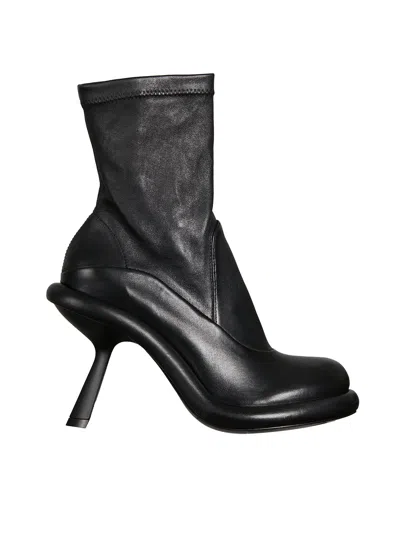 Vic Sleek Leather Ankle Bootie In Black