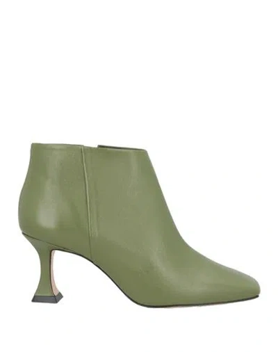 Vicenza ) Woman Ankle Boots Sage Green Size 10 Leather