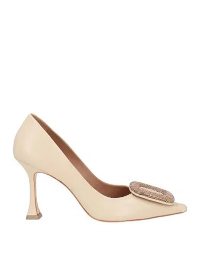 Vicenza ) Woman Pumps Cream Size 9 Calfskin In Neutral