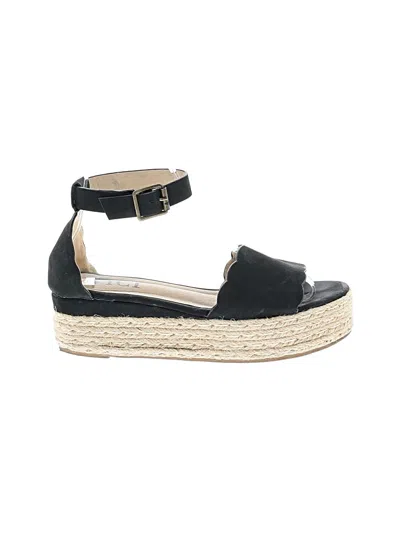 Pre-owned Vici Wedges In Black