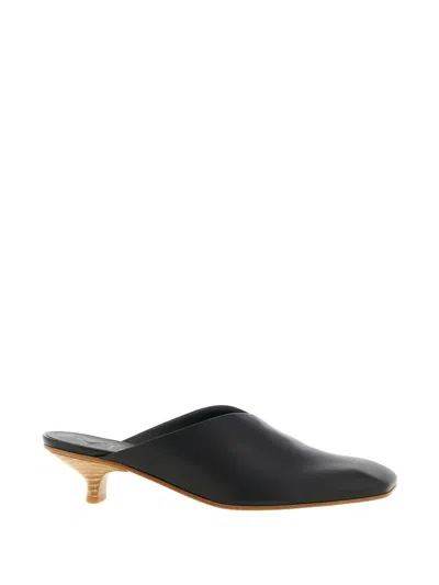 Vicini Lavenue Leather Mules In Black