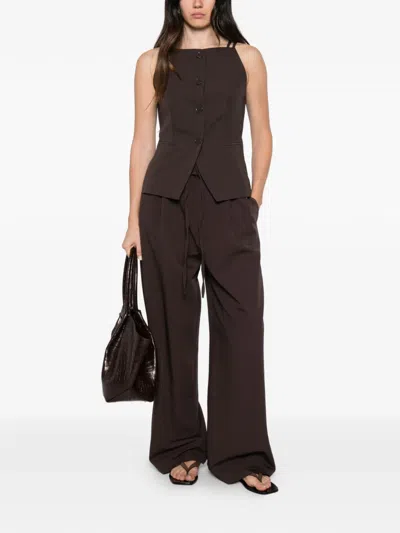 Vicolo Button-up Sleeveless Top In Brown