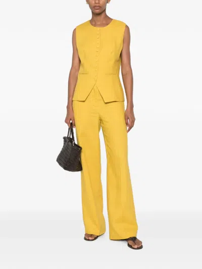 Vicolo Button-up Sleeveless Vest In Red