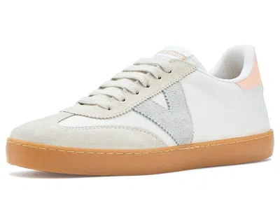 Victoria Berlin In White