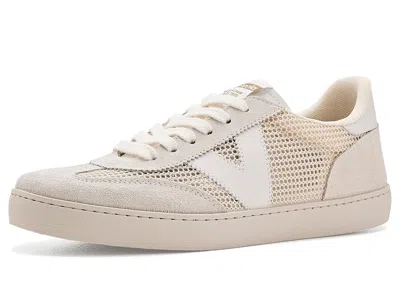 Victoria Berlin In White