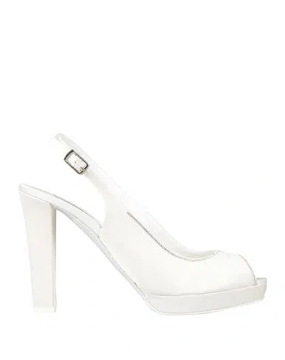 Victoria Chris Napoli Woman Sandals Ivory Size 8 Textile Fibers In White