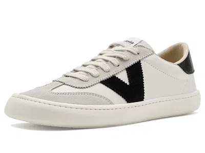 Victoria Olmo In Black