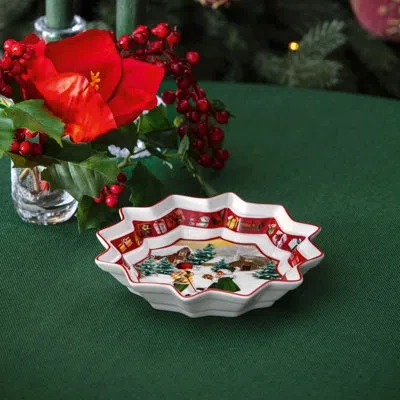 Villeroy & Boch Toy's Fantasy Christmas Small Bowl, Premium Porcelain, Festive Design In White,green,red,brown