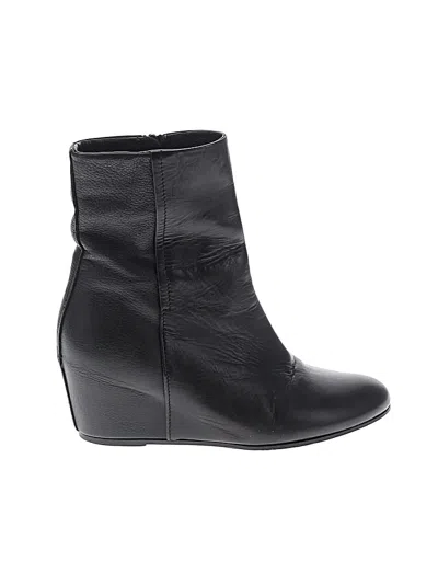 Pre-owned Vince Ankle Boots In Black