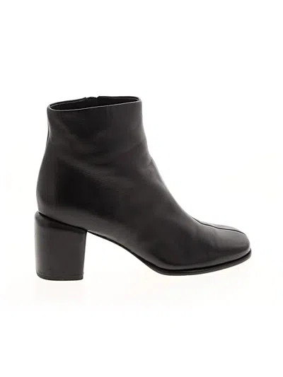 Pre-owned Vince Ankle Boots In Black
