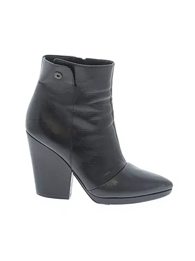 Pre-owned Vince Ankle Boots In Black