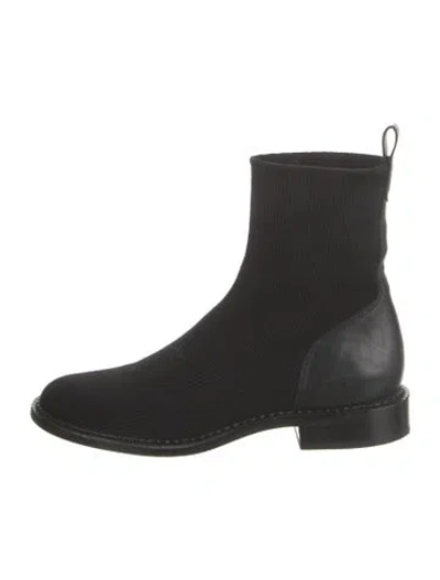 Pre-owned Vince Boots In Black