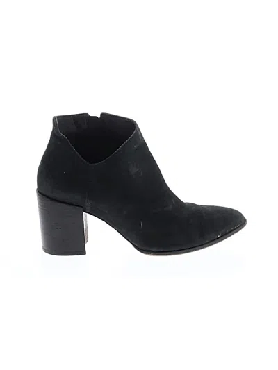 Pre-owned Vince Camuto Ankle Boots In Black