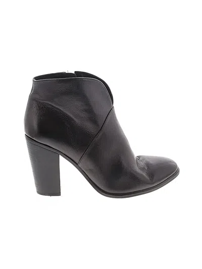 Pre-owned Vince Camuto Ankle Boots In Black