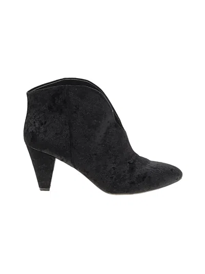 Pre-owned Vince Camuto Ankle Boots In Black