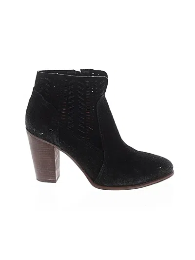 Pre-owned Vince Camuto Ankle Boots In Black