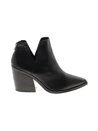 Pre-owned Vince Camuto Ankle Boots In Black