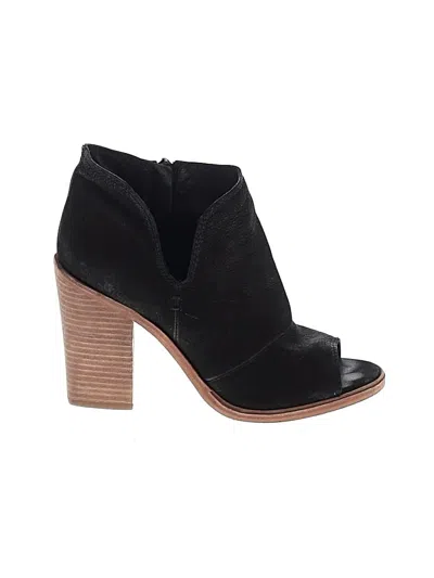 Pre-owned Vince Camuto Ankle Boots In Black