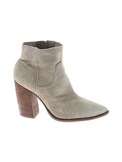 Pre-owned Vince Camuto Ankle Boots In Brown