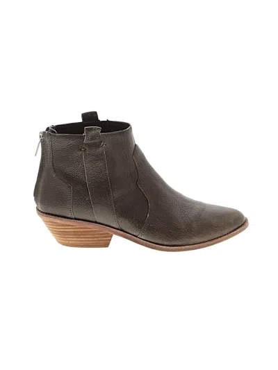 Pre-owned Vince Camuto Ankle Boots In Brown