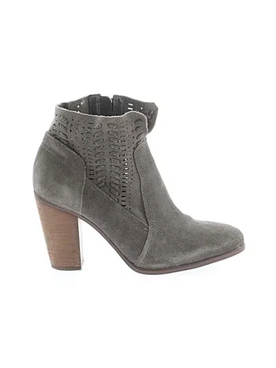 Pre-owned Vince Camuto Ankle Boots In Gray