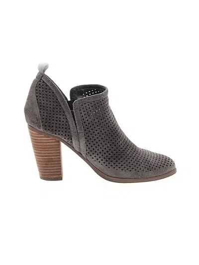 Pre-owned Vince Camuto Ankle Boots In Gray