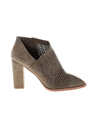 Pre-owned Vince Camuto Ankle Boots In Gray