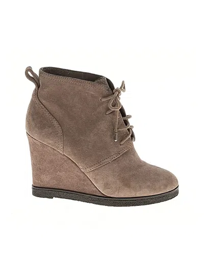 Pre-owned Vince Camuto Ankle Boots In Tan