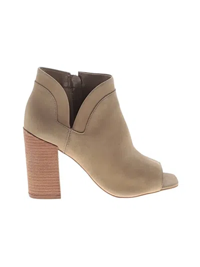 Pre-owned Vince Camuto Ankle Boots In Tan