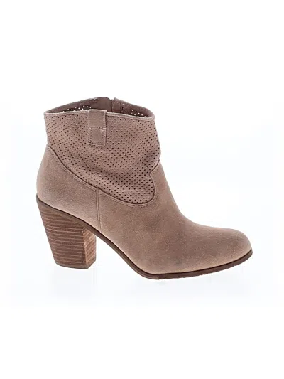 Pre-owned Vince Camuto Ankle Boots In Tan