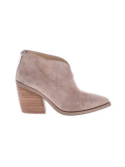 Pre-owned Vince Camuto Ankle Boots In Tan