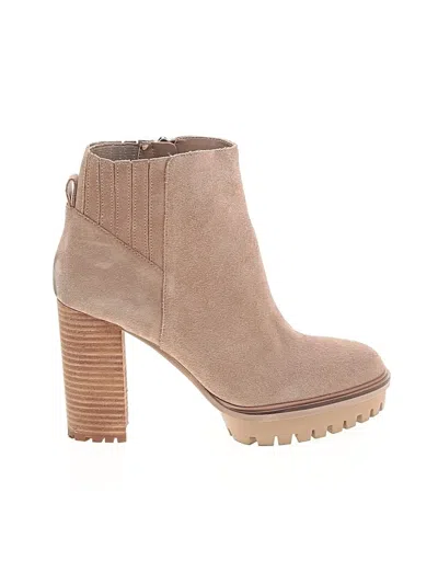 Pre-owned Vince Camuto Ankle Boots In Tan