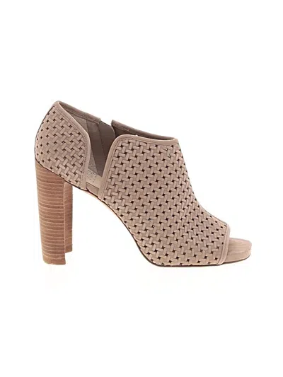 Pre-owned Vince Camuto Ankle Boots In Tan