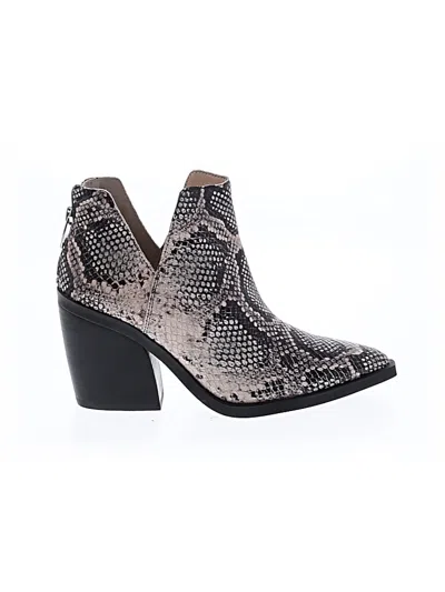 Pre-owned Vince Camuto Ankle Boots In White
