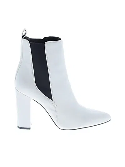 Pre-owned Vince Camuto Ankle Boots In White