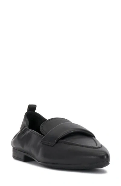 Vince Camuto Azur Flat