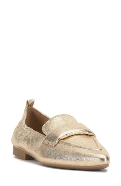 Vince Camuto Azur Flat