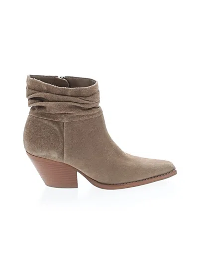 Pre-owned Vince Camuto Boots In Brown