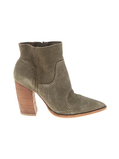 Pre-owned Vince Camuto Boots In Green
