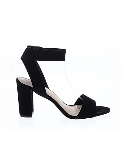 Pre-owned Vince Camuto Heels In Black