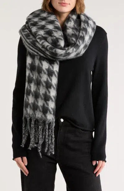 Vince Camuto Houndstooth Shine Wrap Scarf In Black