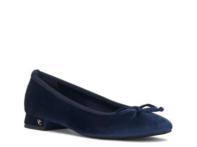 Vince Camuto Jenla Flat In Blue