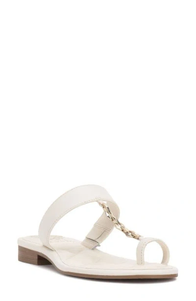 VINCE CAMUTO VINCE CAMUTO LEXIE TOE LOOP SANDAL