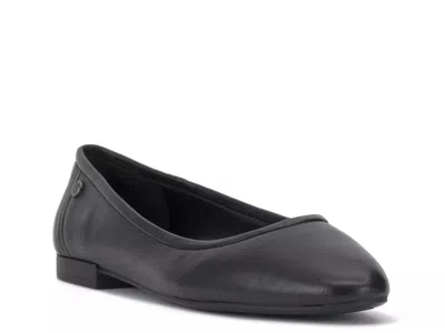 Vince Camuto Minndy Flat In Black