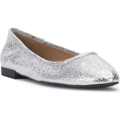 Vince Camuto Minndy Flat In Silver 05