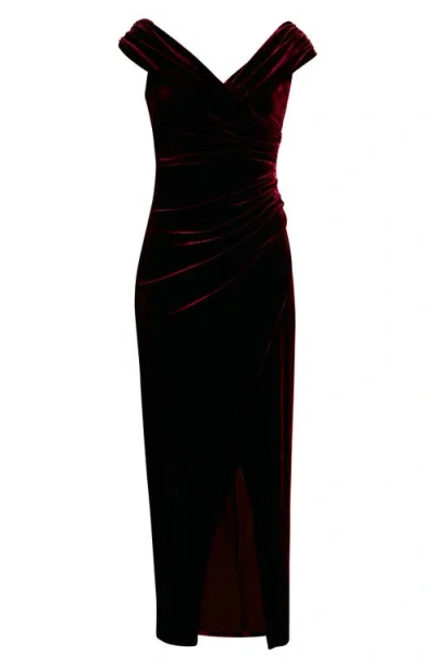 Vince Camuto Off The Shoulder Velvet Ruched Sheath Gown In Burgundy