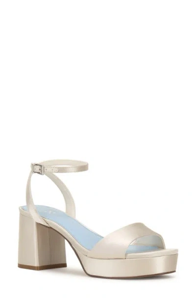 Vince Camuto Pendreya Platform Sandal In Neutral