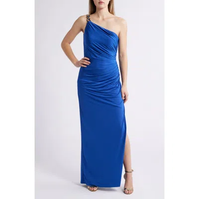 Vince Camuto Ruched Chain Detail One-shoulder Gown In Cobalt